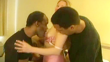 Gangbang Interracial com Dupla Penetração e Gozada na Boca