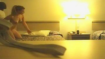 Gangbang Interracial com Magrinha Safada e Paus Pretos