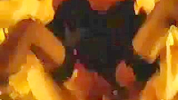 MILF Morena Amadora em Primeira Suruba Gangbang