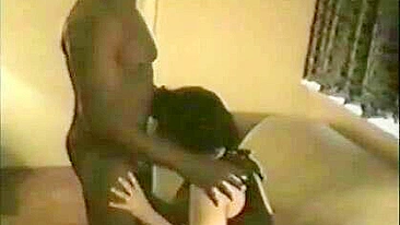 Gangbang Interracial com Marido Corno e Esposa Swingueira