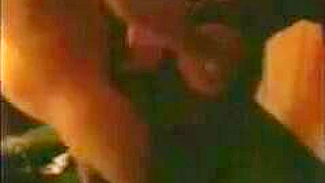 Morena em Suruba de Trio - Pornô Caseiro Amador de Sexo em Grupo