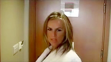 MILF Britânica Fode Pauzão em Gangbang Caseiro com BBC