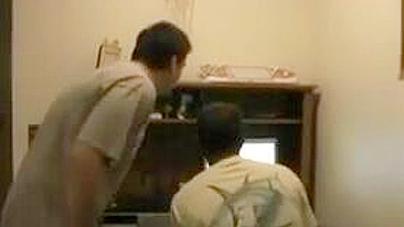 MILF Leva Dupla Penetração em Ménage Caseiro