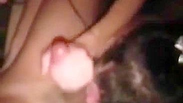 Morena em Ménage Lésbico com Boquetes e Sexo em Grupo Amador