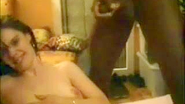 Morena Amadora Fodida por Paus Pretos Grandes em Suruba Interracial
