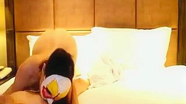 Asiática Peitudinha Safada Fode Dois Caras em Gangbang Amador