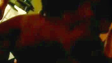 Esposa MILF em Orgia Selvagem Caseira com Marido Corno e Mãe de Meia-Calça