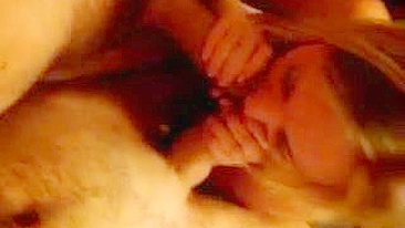 Vídeo Pornô Caseiro - Russa Safada Chupa Duas Rolas em Trio com Swingueiros