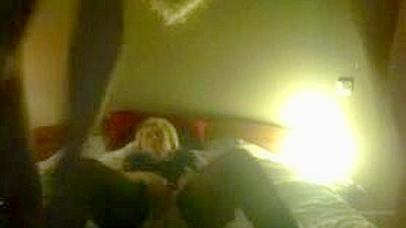 Suruba Selvagem de MILF com Marido e Amigo