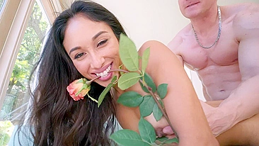 Machão atlético XXX envolve vizinha novinha em safadeza pornô