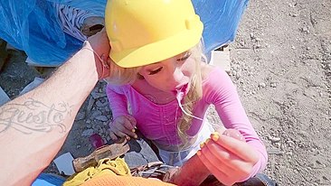 Boquete ao ar livre faz garota da faculdade esquecer tudo