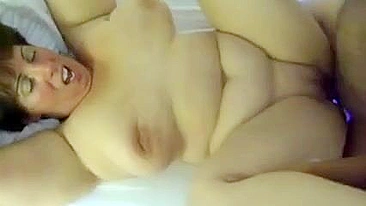 Vídeo Pornô Caseiro com Peitos Grandes e Ação de Gangbang