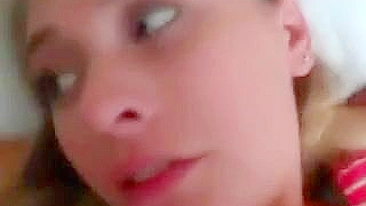 Adolescentes Bissexuais em Ménage com Orgasmo no Dormitório