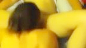 Namorada Lésbica Gozando em Ménage Swingueiro Amador