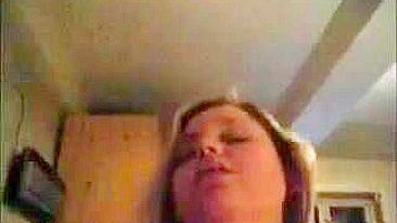 Loira Swingueira em Ménage Caseiro com Dois Paus e Gemidos