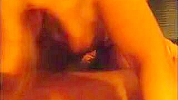 Loira Swingueira em Ménage Caseiro com Dois Paus e Gemidos