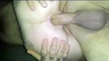 Ménage Amador com Garotas Tatuadas - Sexo em Grupo Caseiro