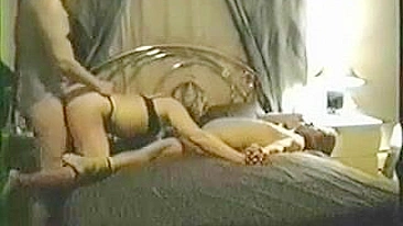 MILF Amadora em Ménage com Marido Corno e Amigo