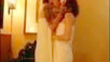 Suruba Bissexual Amadora com Sexo em Grupo Caseiro Lésbico e Swing