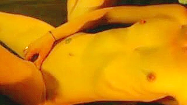 MILF Magrinha de Peitos Pequenos Ganha Duas Gozadas na Cara