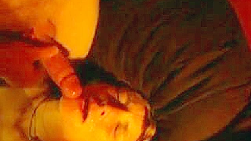 MILF Magrinha de Peitos Pequenos Ganha Duas Gozadas na Cara