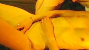 MILF Magrinha de Peitos Pequenos Ganha Duas Gozadas na Cara