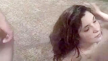 MILF Casada Swingueira Sedenta por Porra em Gangbang Trio