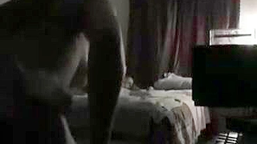 Trio Amador - Duas Gatas e um Cara em Sexo Grupal Caseiro