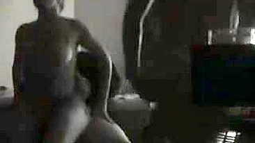 Trio Amador - Duas Gatas e um Cara em Sexo Grupal Caseiro