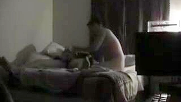 Trio Amador - Duas Gatas e um Cara em Sexo Grupal Caseiro