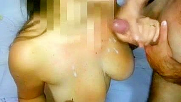 MILF Casada Leva Duas Gozadas nos Peitões em Ménage Swing