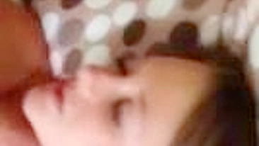 Loirinha Magra Gangbanged em Ménage Caseiro