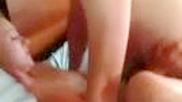 Loirinha Magrinha em Gangbang Caseiro a Três #Esposa #Ménage