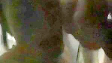 Esposa Asiática Corno Leva Gozadas no Rosto em Sexo Swingueiro Grupal