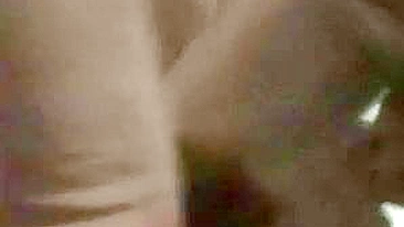 Esposa Asiática Corno Leva Gozadas no Rosto em Sexo Swingueiro Grupal