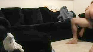 Esposa Asiática Corno em Ménage com Paus Novos e Swingueiros