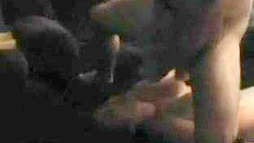 Esposa Asiática Corno em Ménage com Paus Novos e Swingueiros