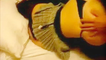 Gangbang na Faculdade - Putinha Safada em 3some com Amigos