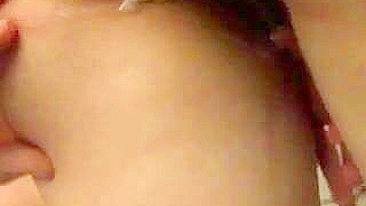 Namorada Amadora Leva Duas Gozadas Dentro em Ménage Swing