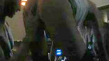 MILF Magrinha em Swing com Marido Corno e Gangbang Caseiro