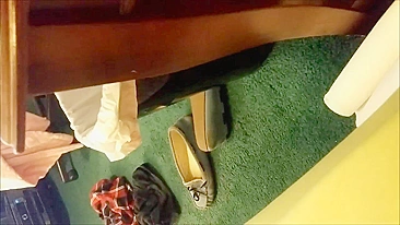 Esposa Liberal Interracial Leva Duas Gozadas de BBC e Marido em Ménage Caseiro Amador