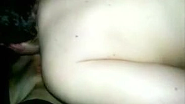 Esposa MILF Leva Gozada na Cara em Trio Amador com Desconhecido e Marido