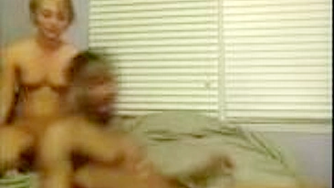 Touro Negro Fode Gatas Brancas em Ménage Amador