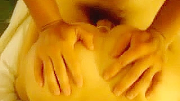 MILF Casada Fodida por Dois Caras em Ménage Caseiro