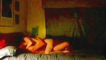 Morena amadora em ménage com corno e amigo dele