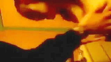 Morena Universitária em Gangbang Forte em Ménage Caseiro