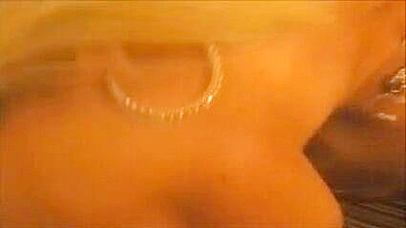 Loira MILF leva gozada dupla em ménage amador com maridão e esposa swinger