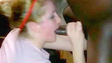 Garota da Facul em Ménage Interracial com Paus Pretos Grandes