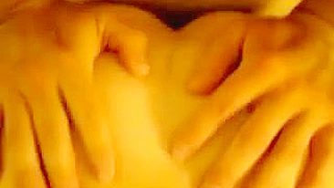 MILF Casada em Ménage com Marido Corno e Amigo Swingueiro