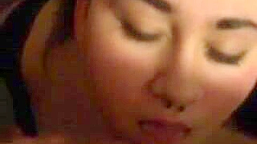 MILF Casada Leva Gozada no Rosto em Ménage